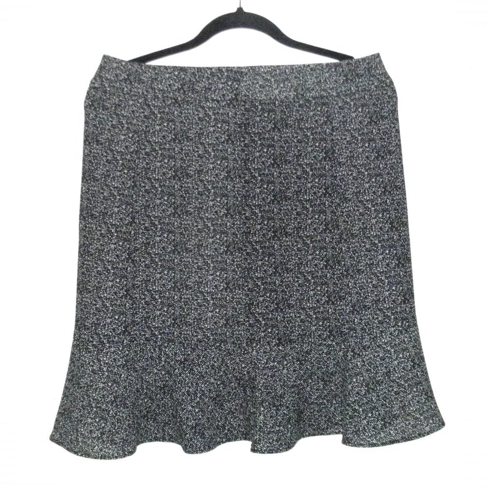 🎈 3 for $10. NWOT Worthington size 6 skirt with bottom flare